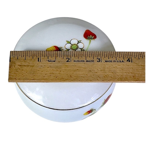 Vintage White Porcelain Trinket Box Lidded Jewelry Keeper Red Strawberry Design - Picture 3 of 16